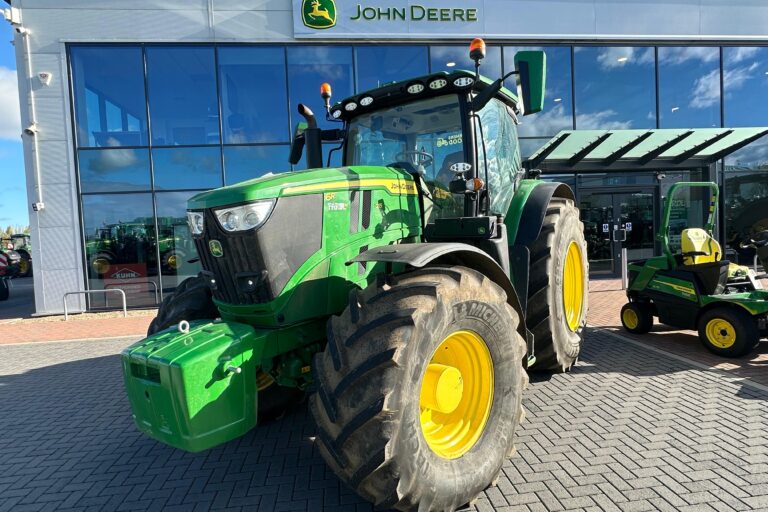 John Deere 6R 215
