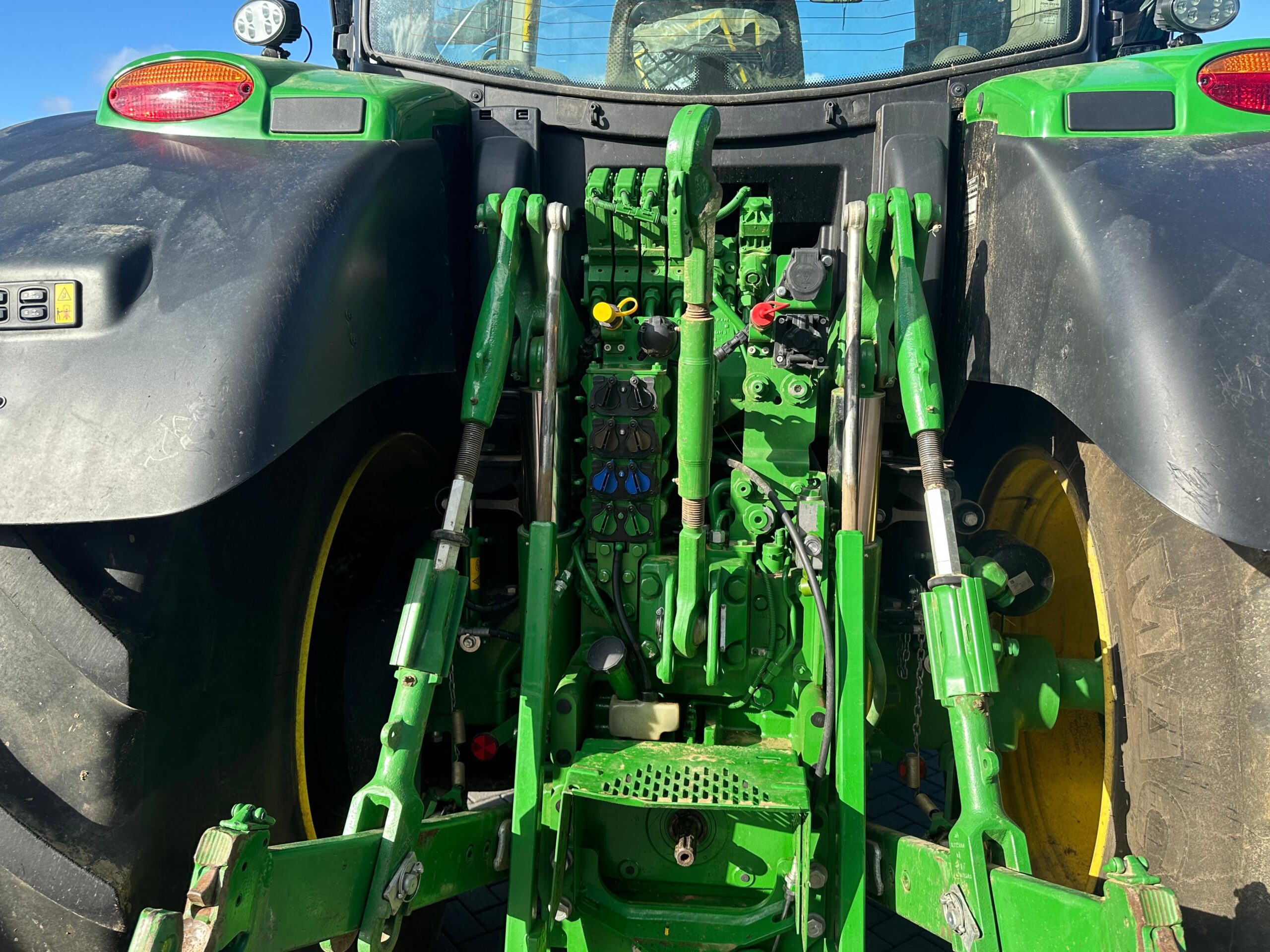 John Deere 6R 215