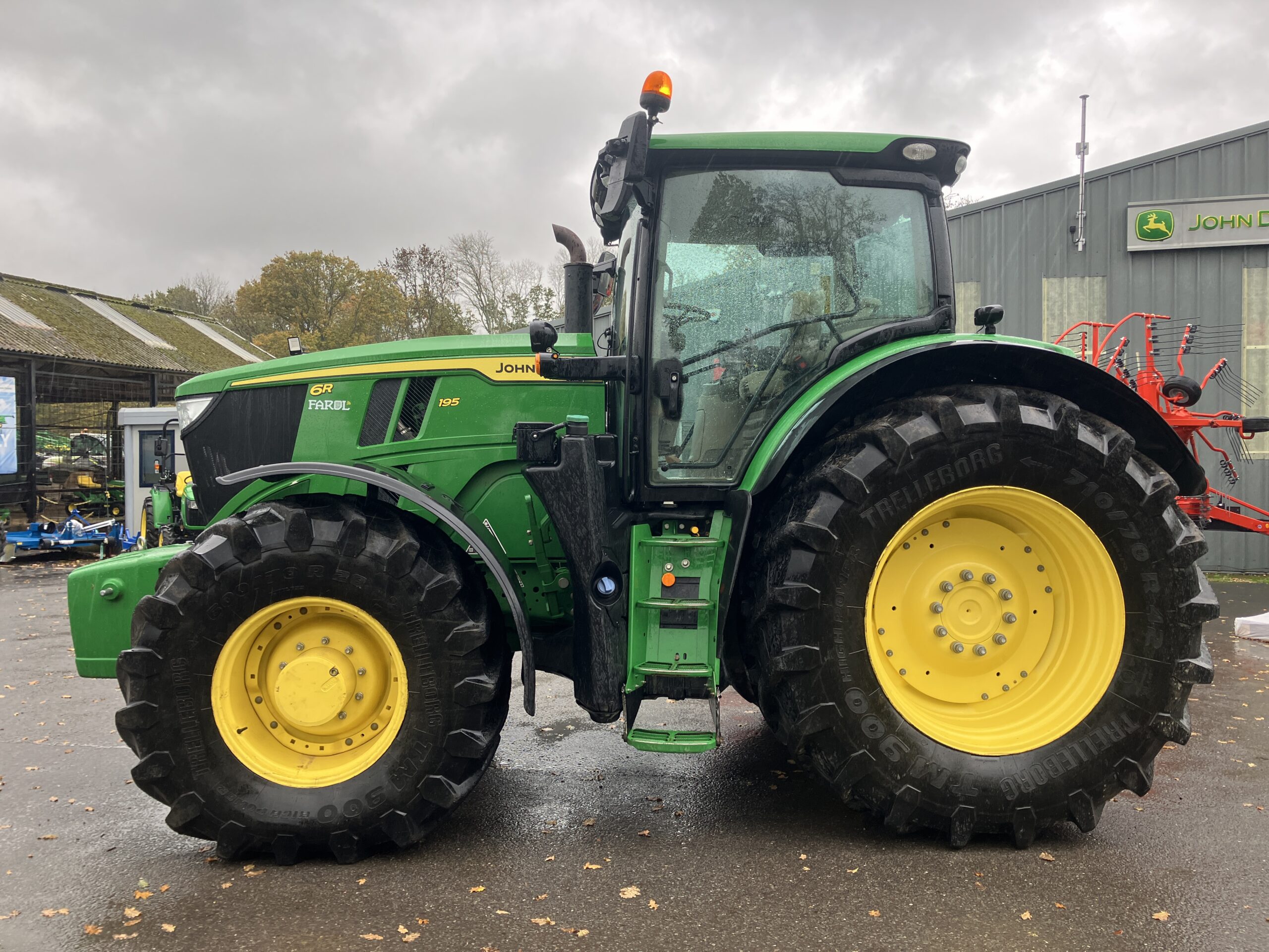 John Deere 6R 195