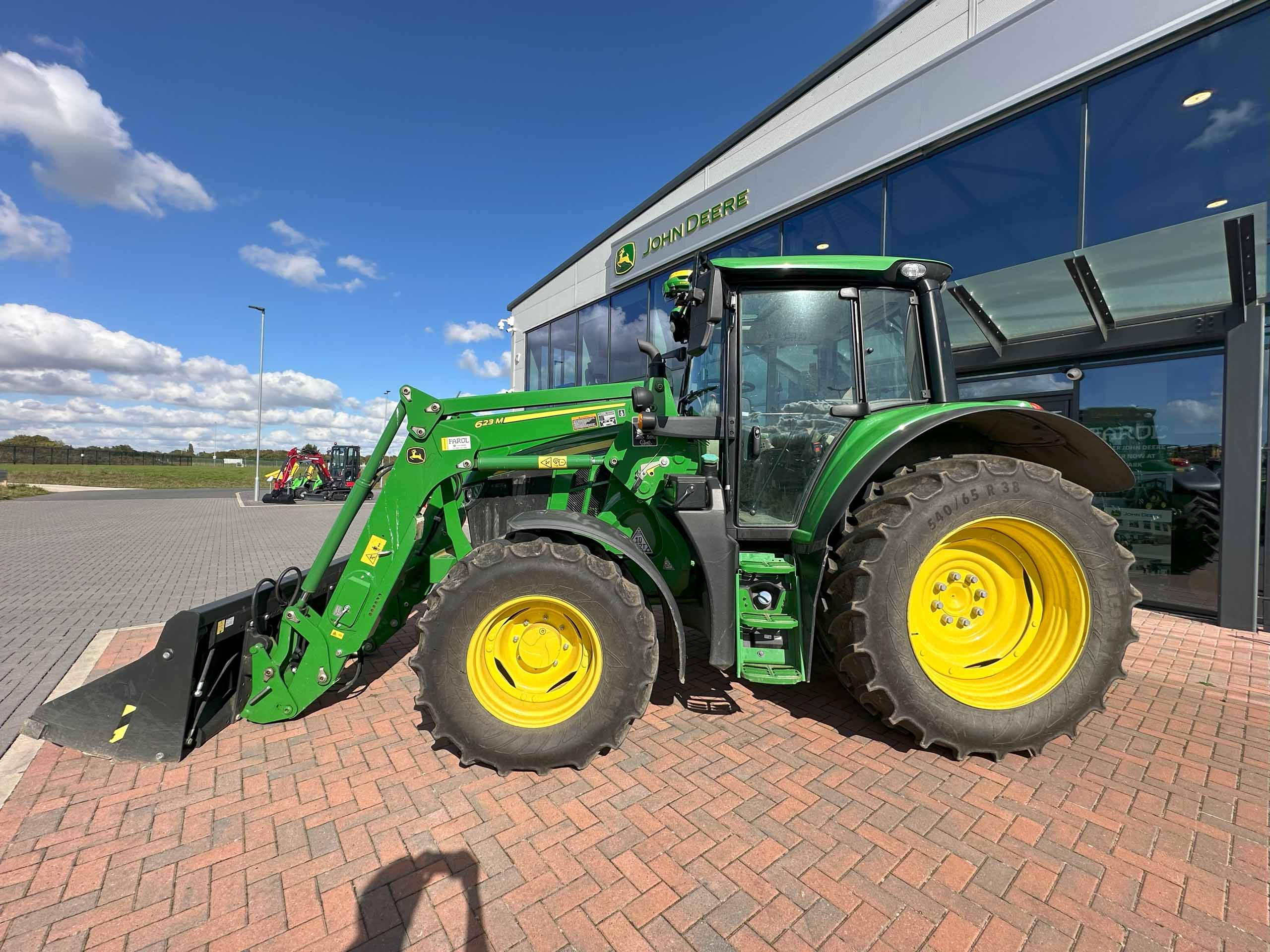 John Deere 6110M