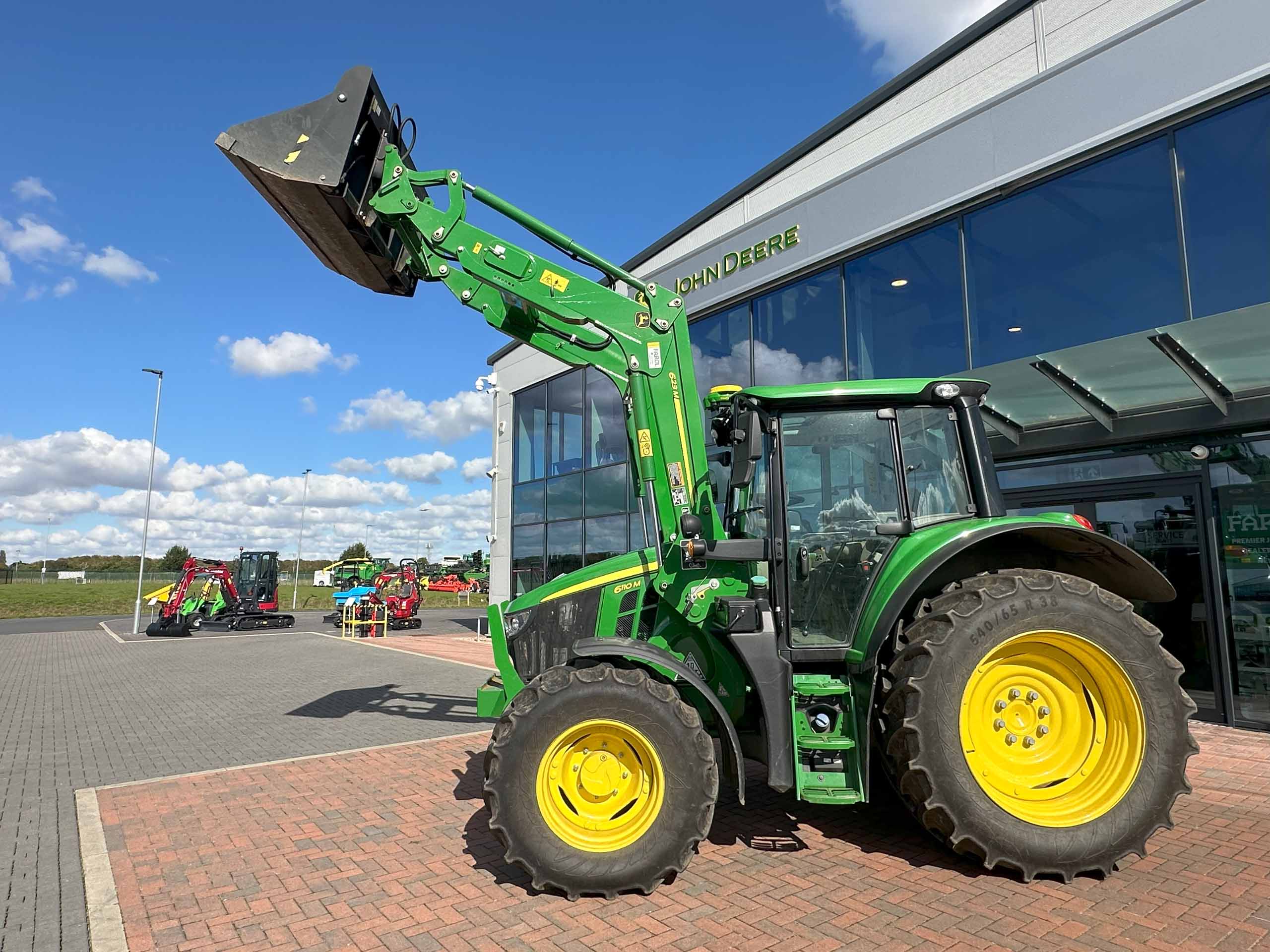 John Deere 6110M