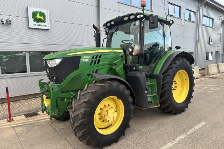 John Deere 6135R