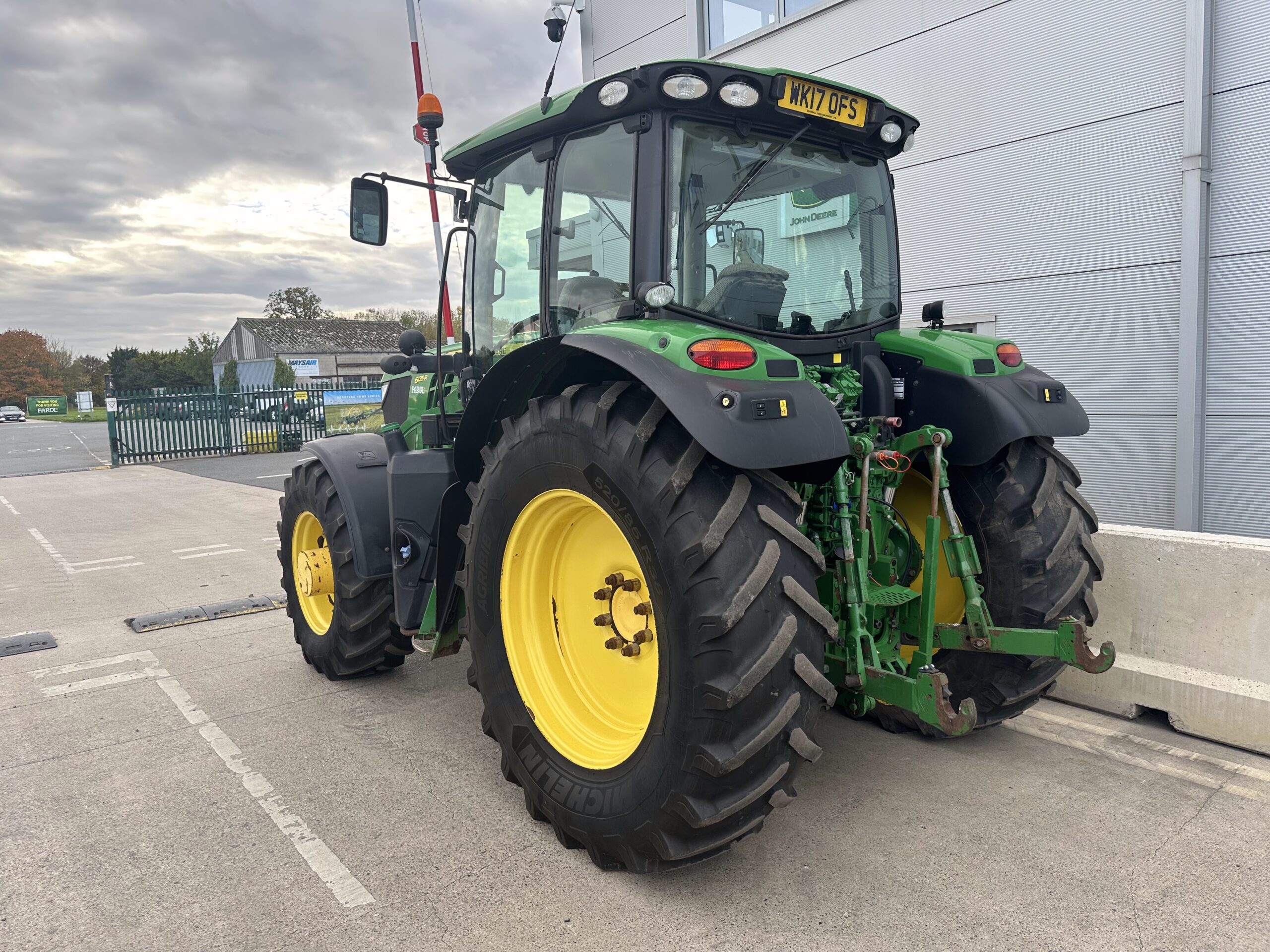 John Deere 6135R