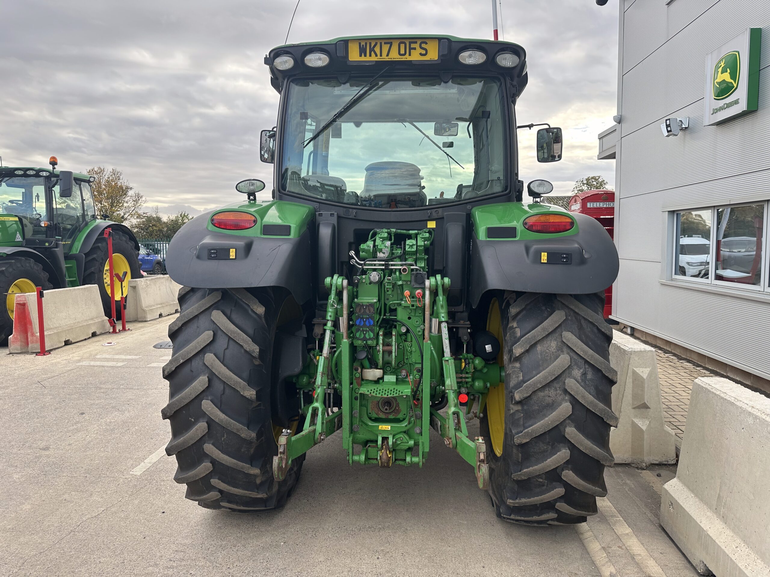John Deere 6135R