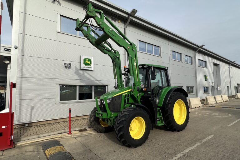 John Deere 6120M + 623M loader