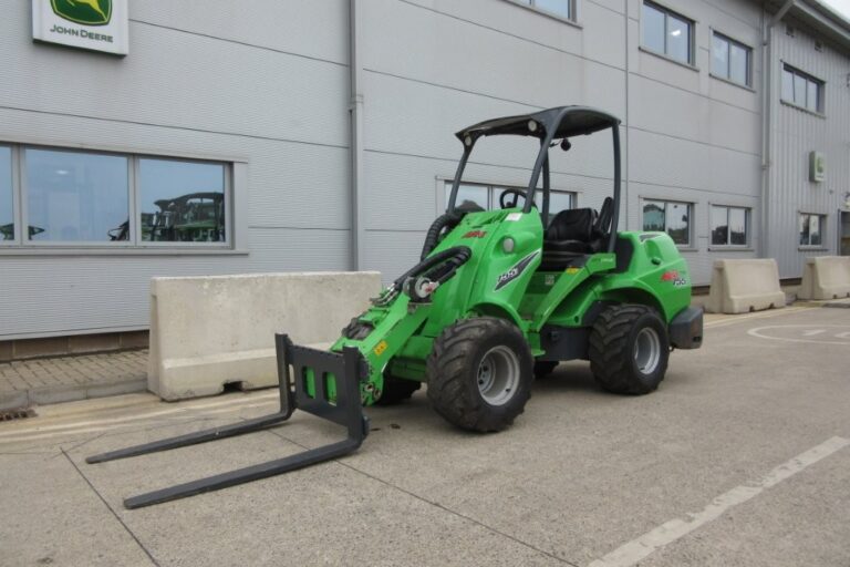 AVANT 755I LOADER