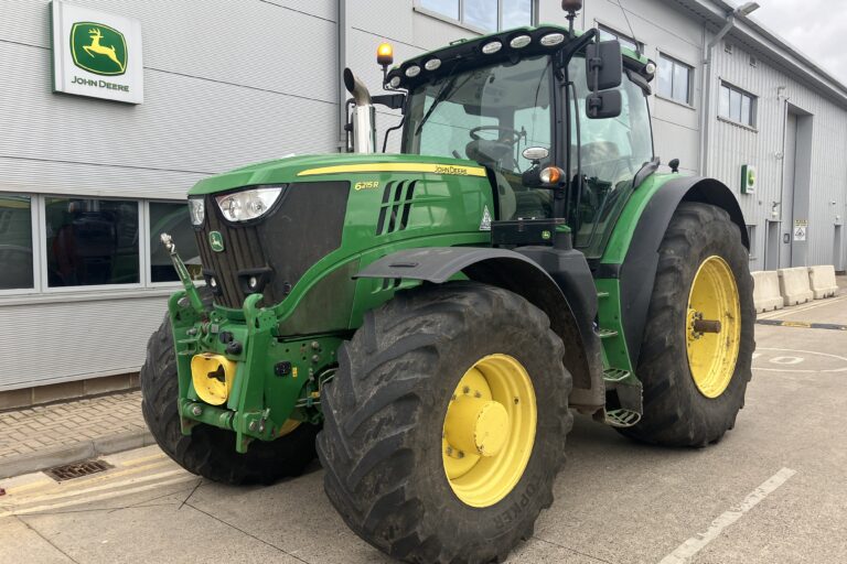 John Deere 6215R