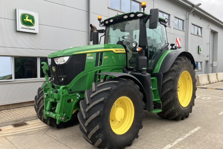 John Deere 6R 250