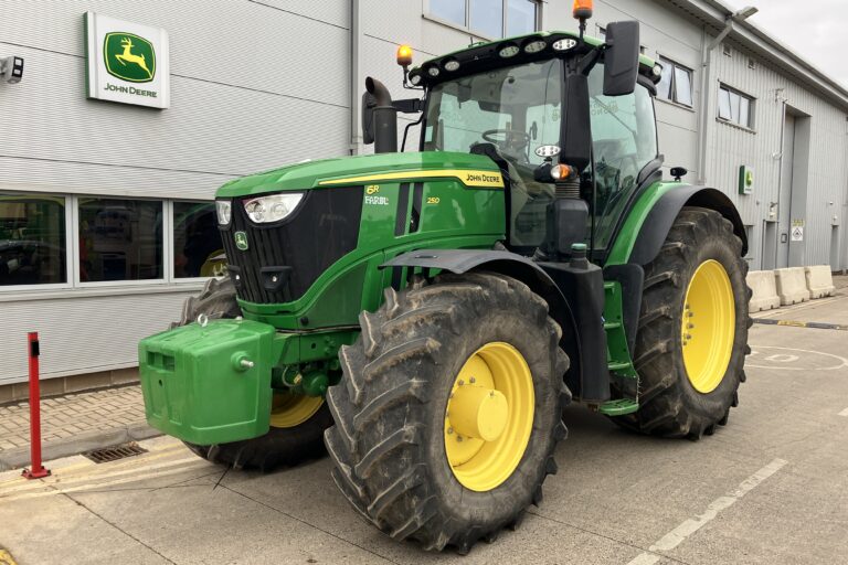 John Deere 6R 250
