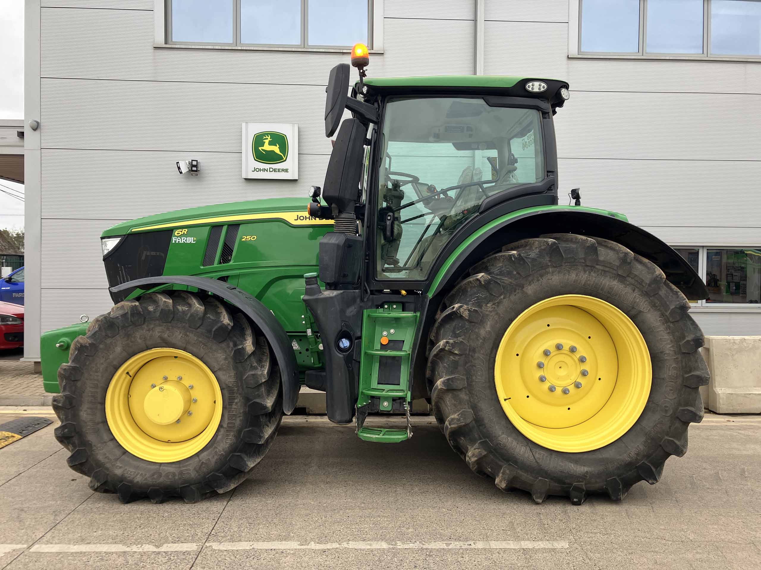 John Deere 6R 250