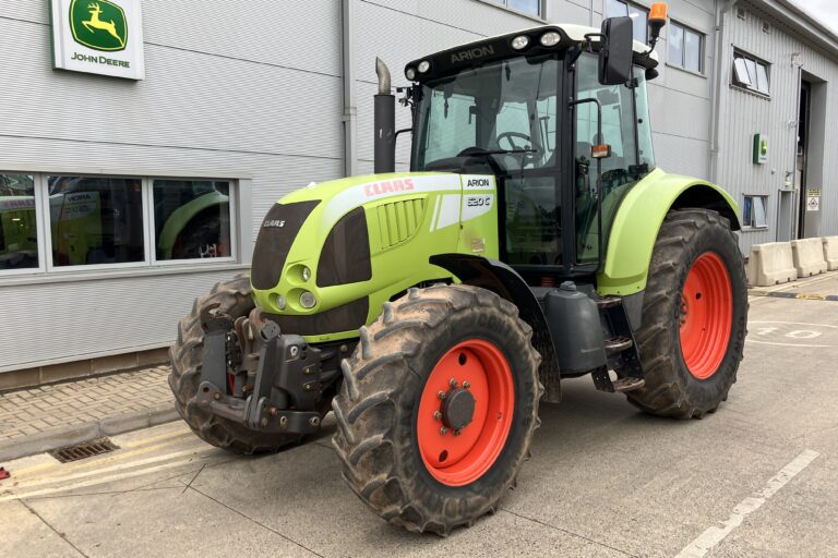 Claas Arion 620C
