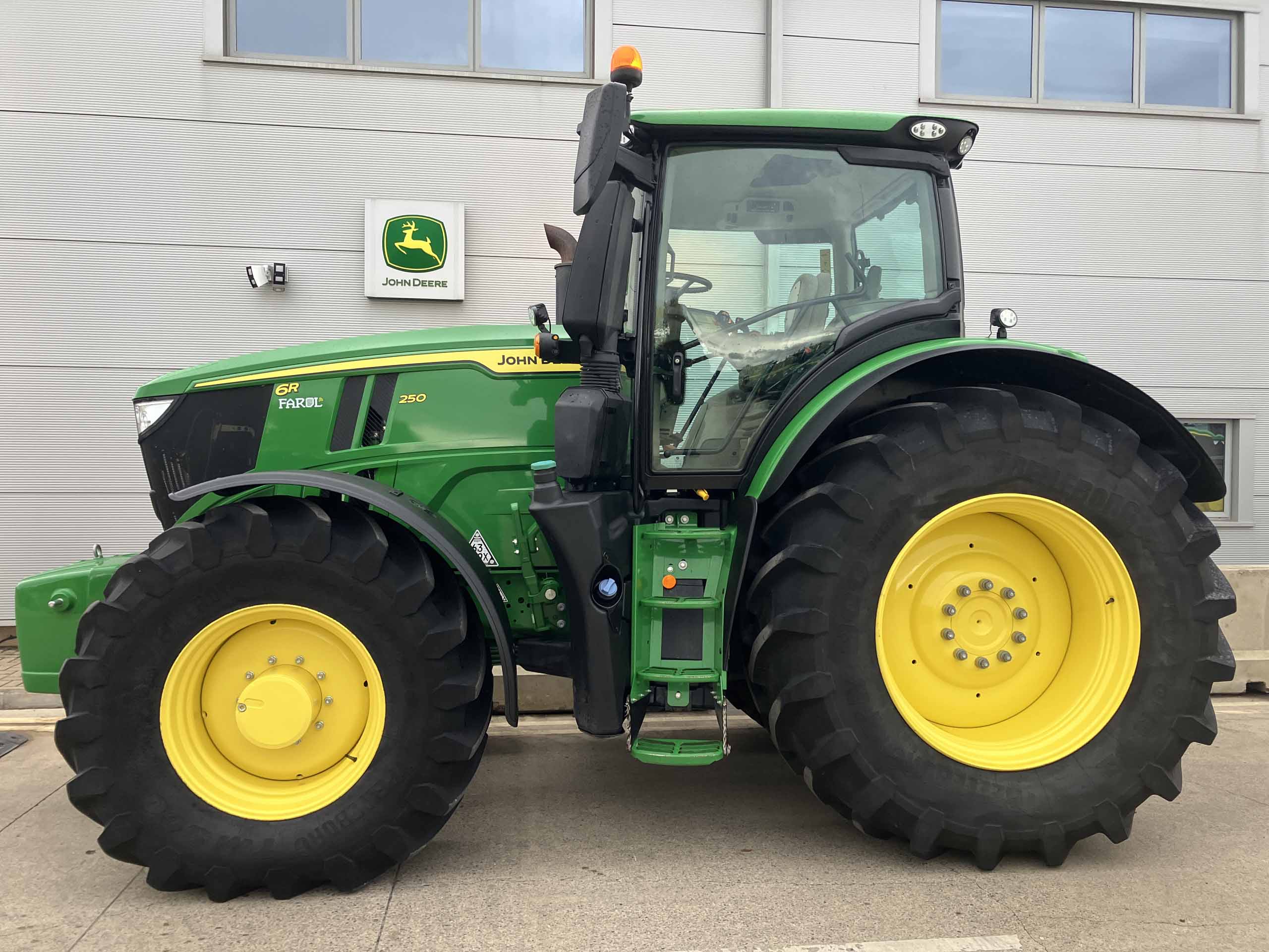 John Deere 6R 250