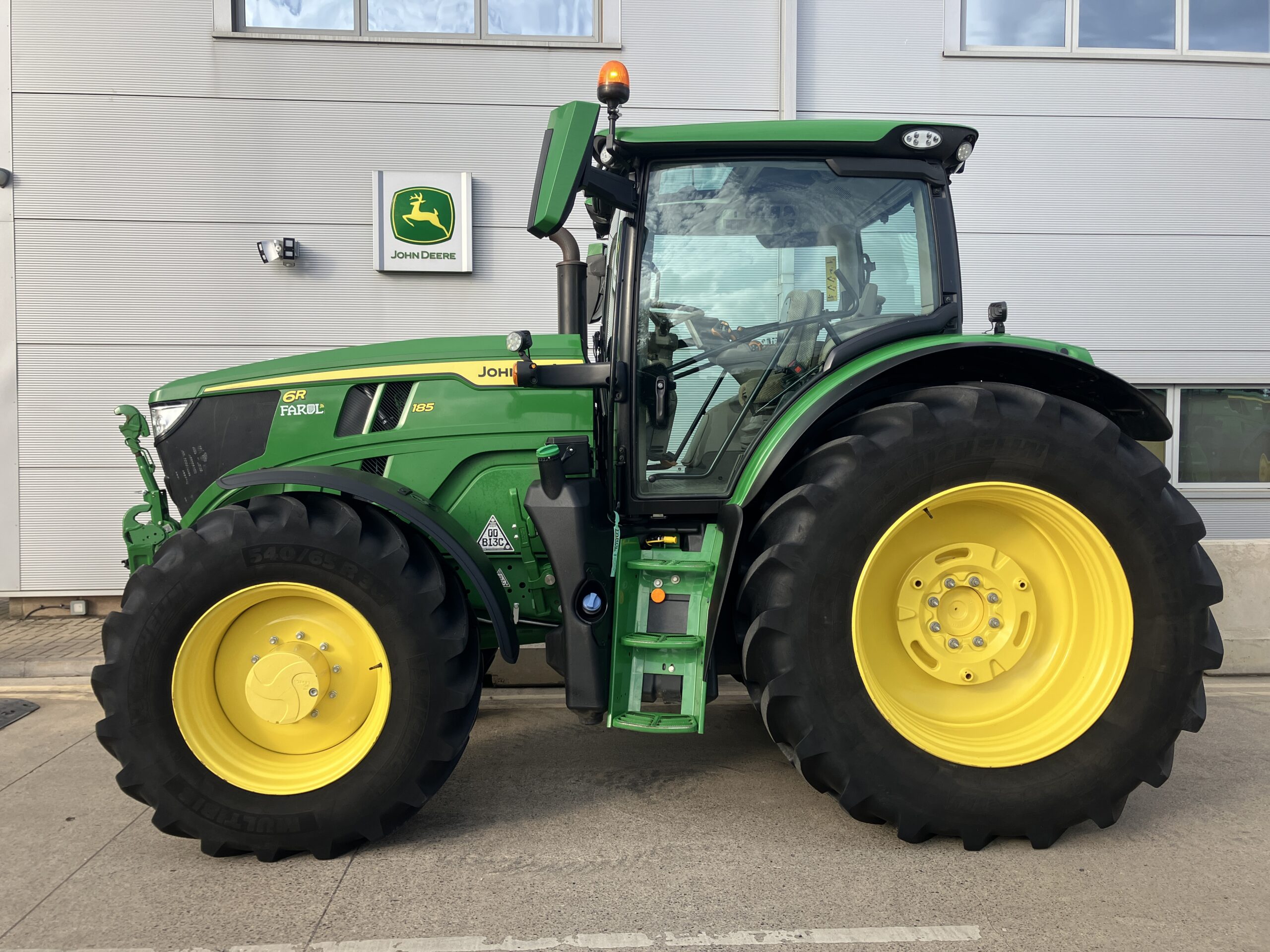 John Deere 6R 185