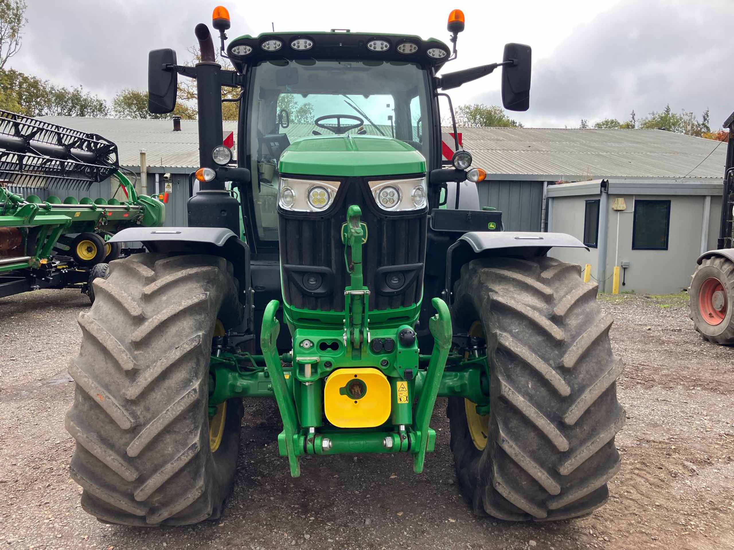 John Deere 6R 215