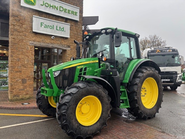 John Deere 6120M