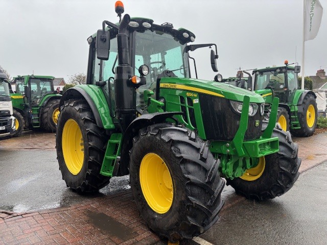 John Deere 6120M