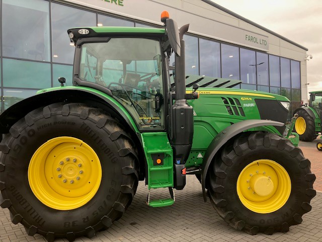 John Deere 6215R