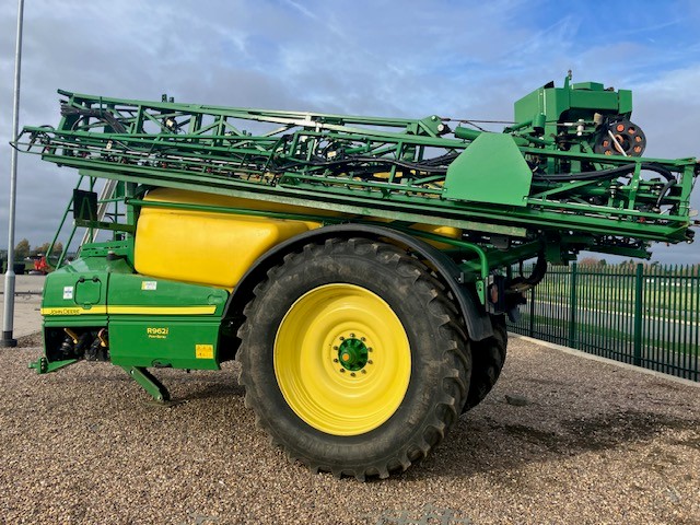 John Deere R962I