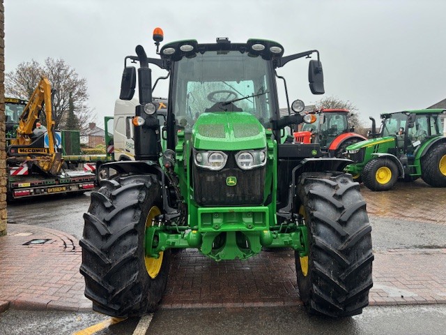 John Deere 6120M