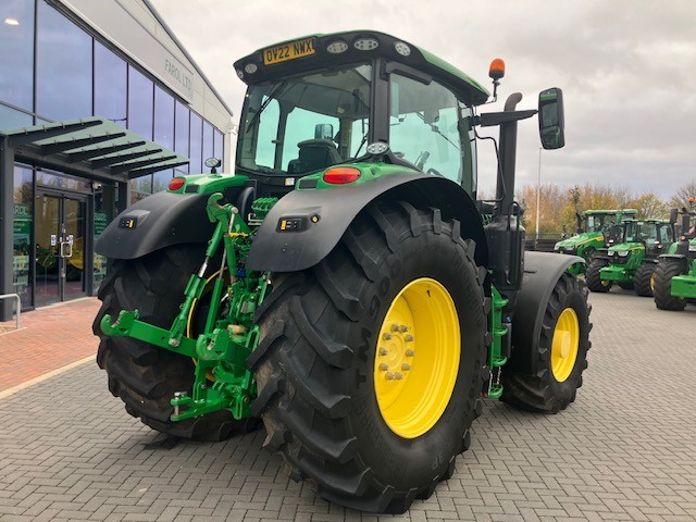 John Deere 6215R