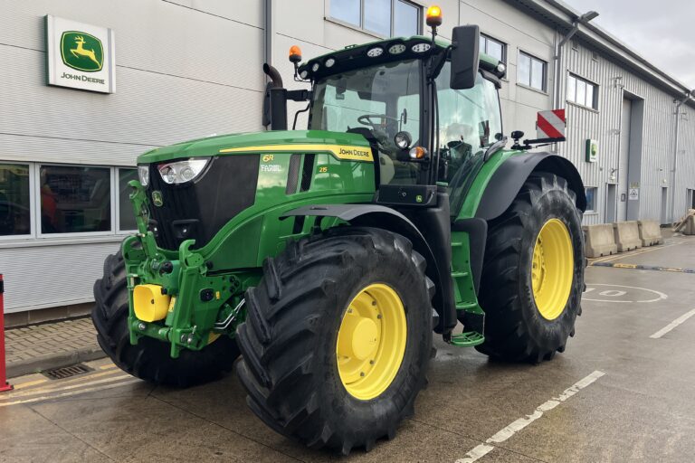 John Deere 6R 215