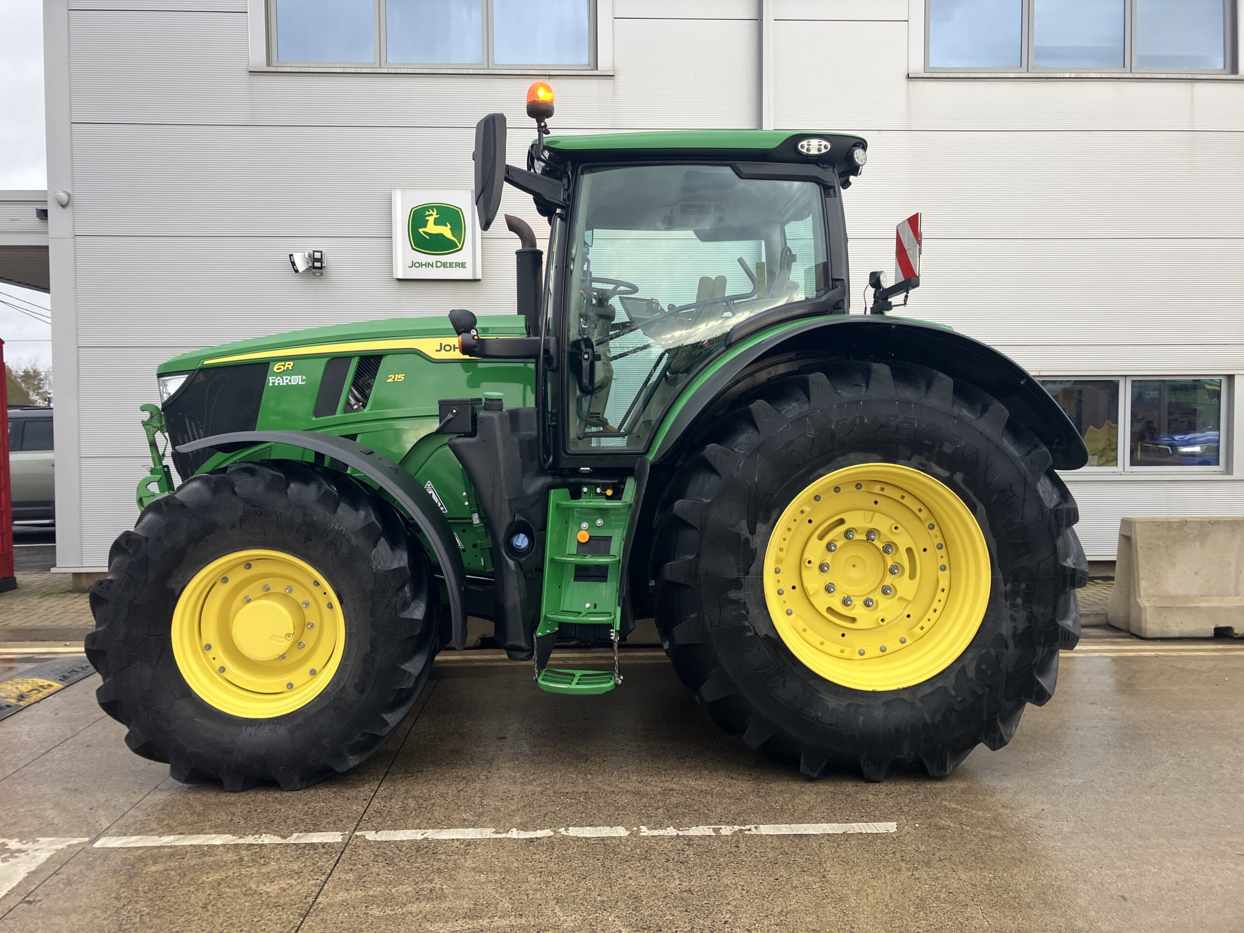 John Deere 6R 215