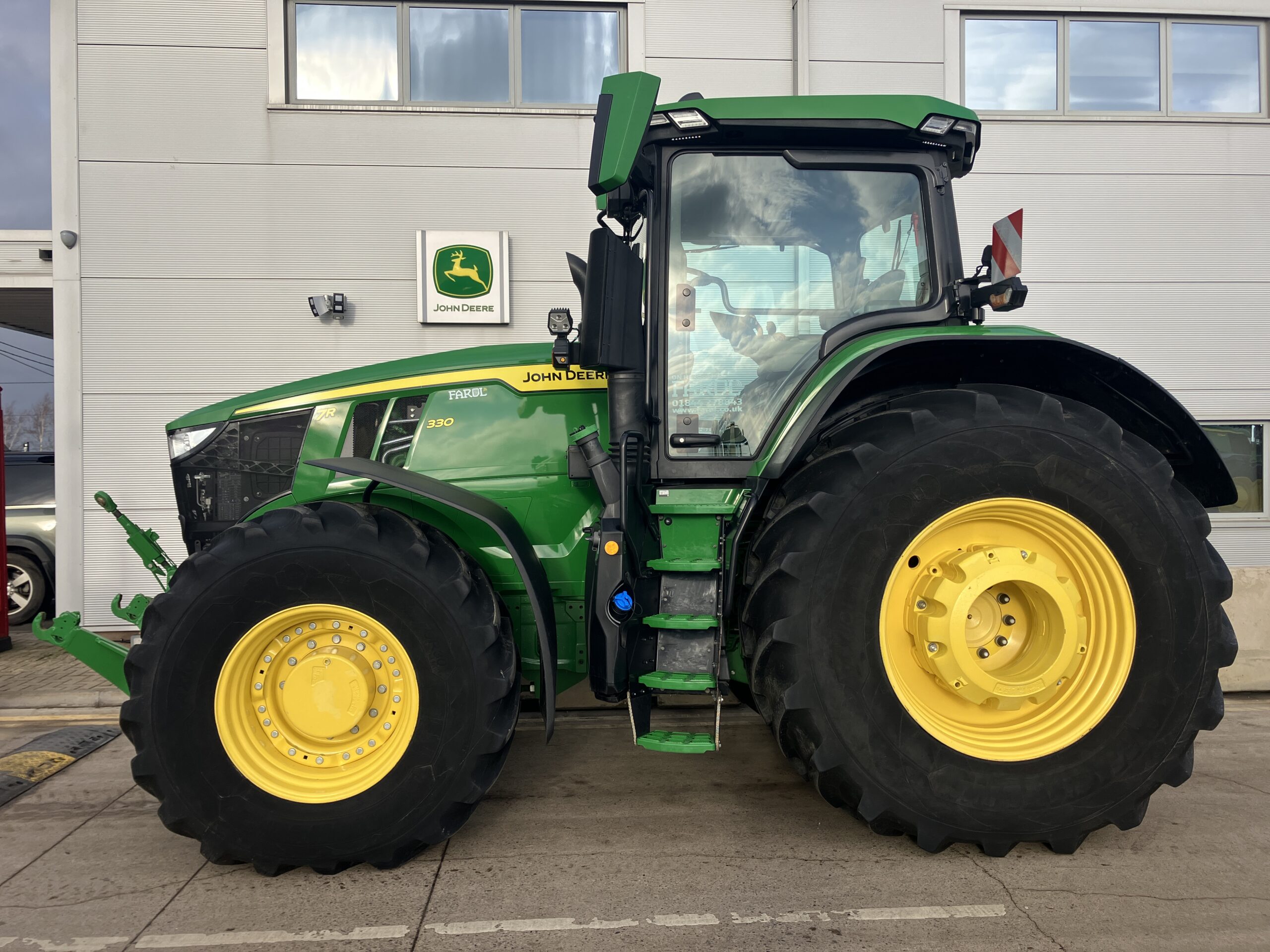 John Deere 7R 330
