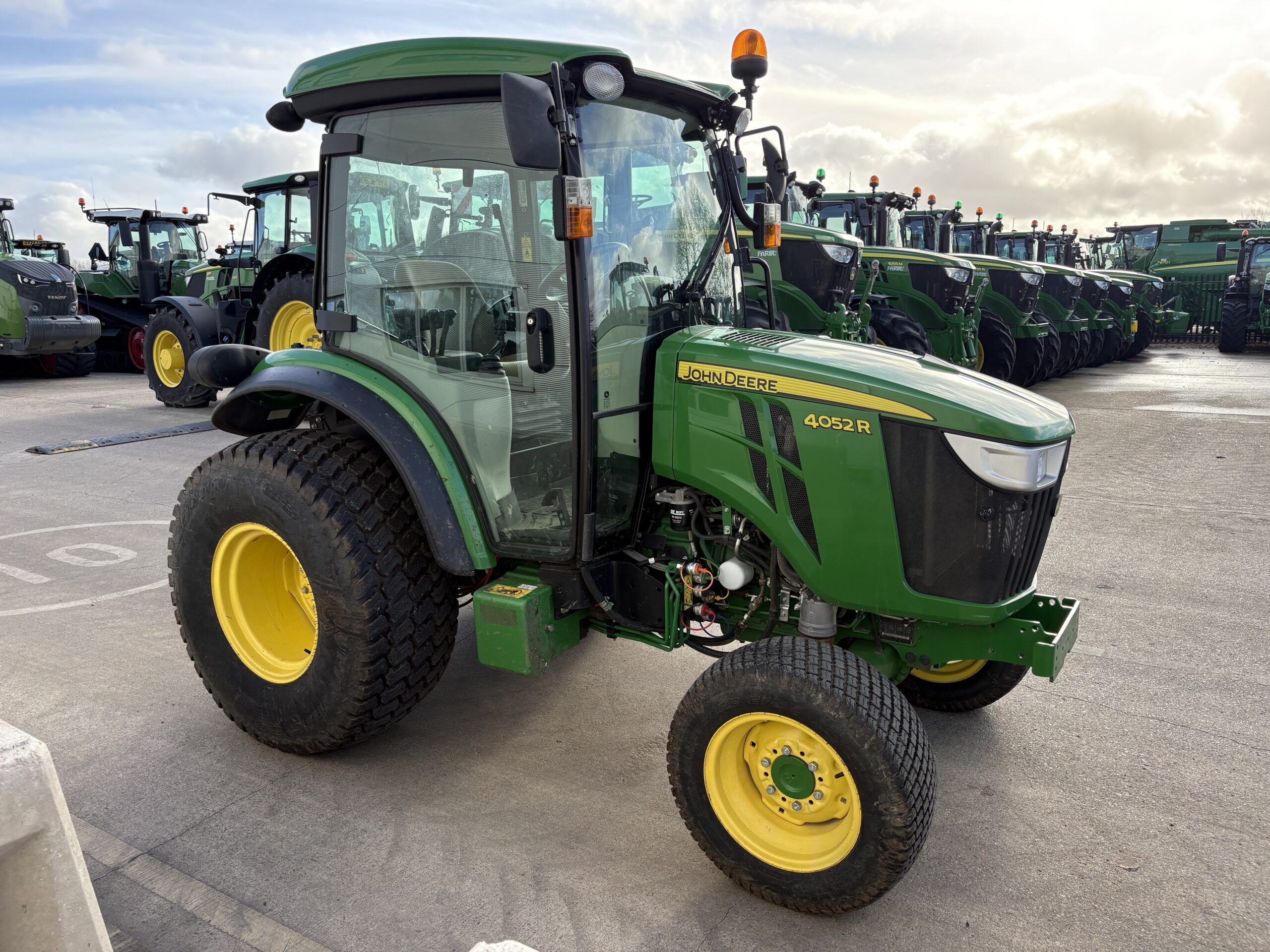 John Deere 4052R
