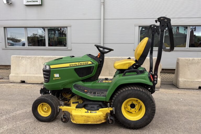 John Deere X940 Lawn Tractor