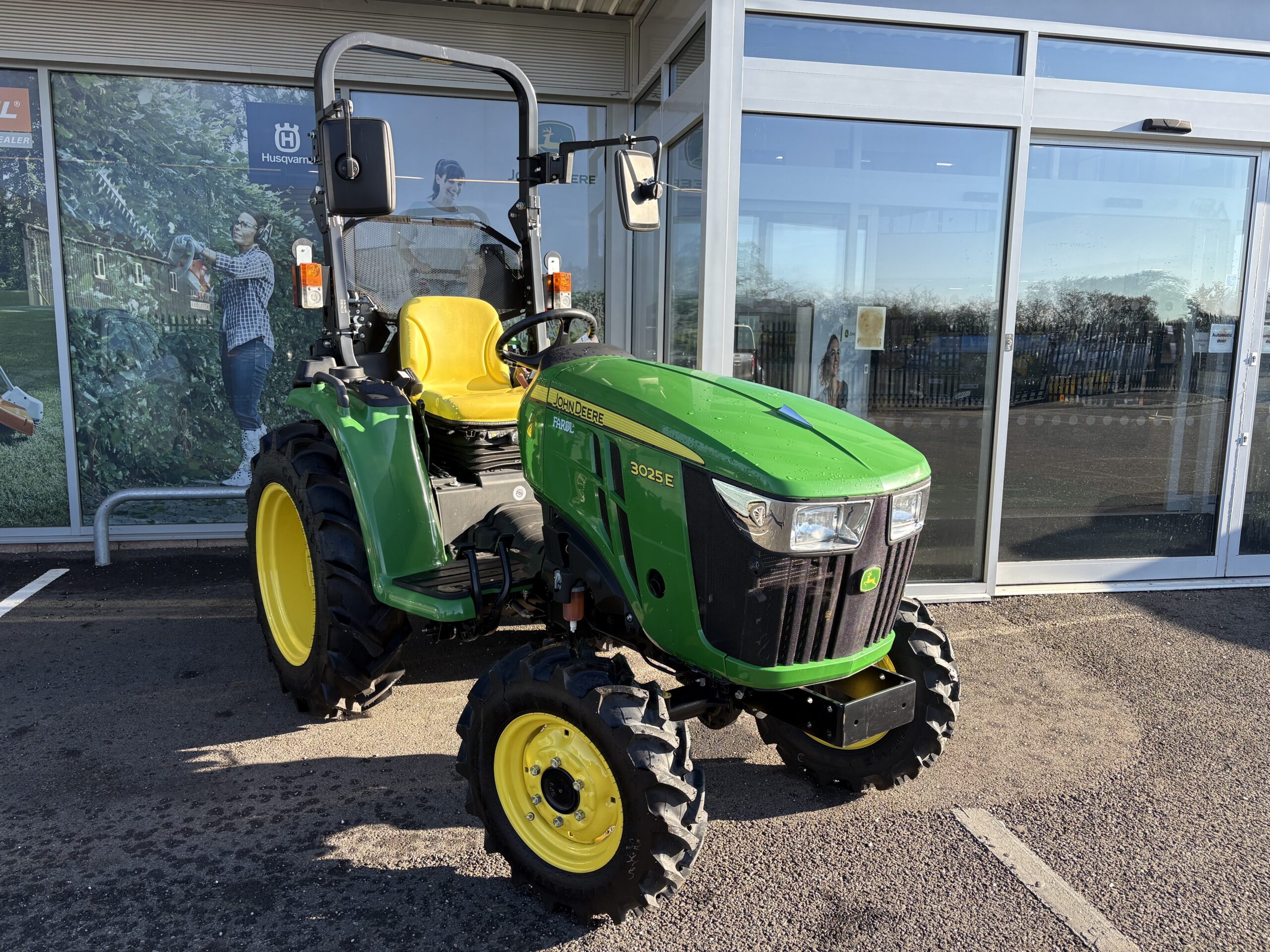 John Deere 3025E
