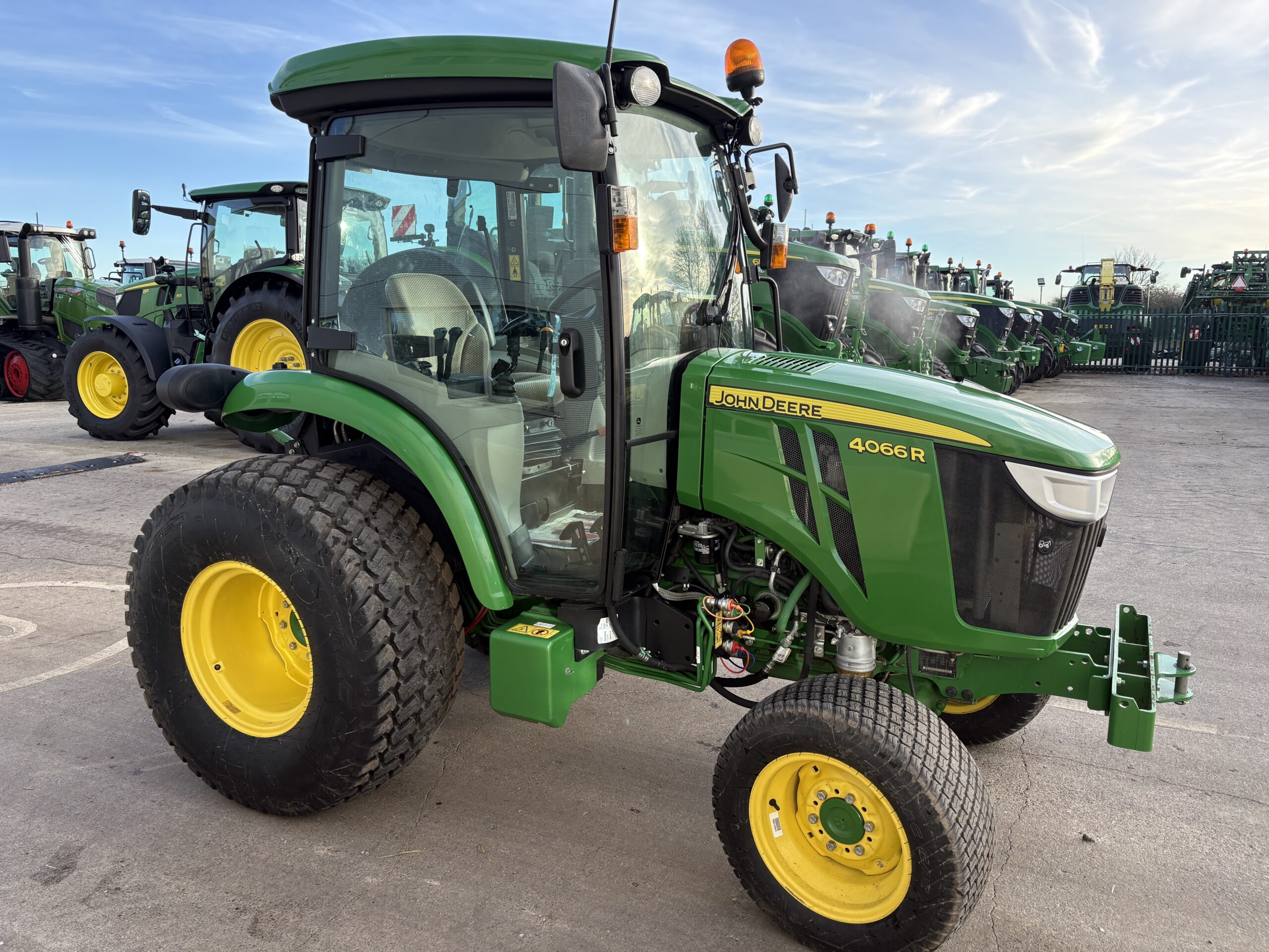 John Deere 4066R