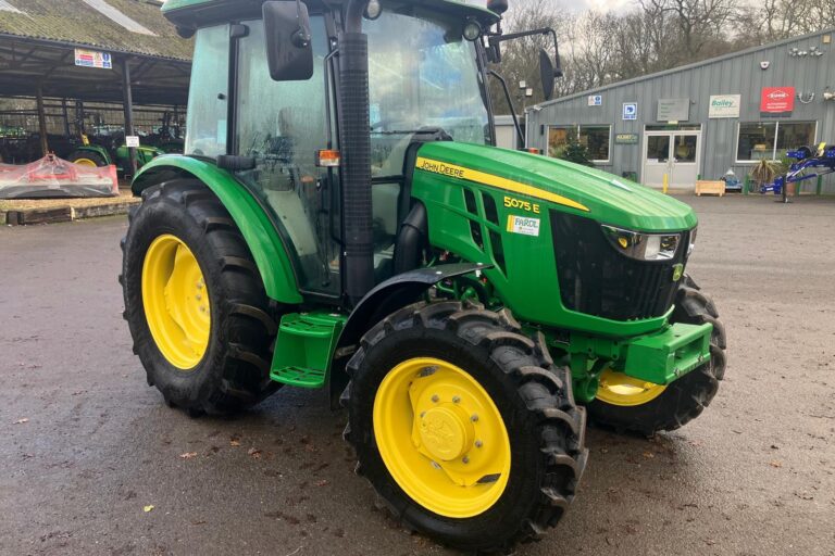 John Deere 5075E