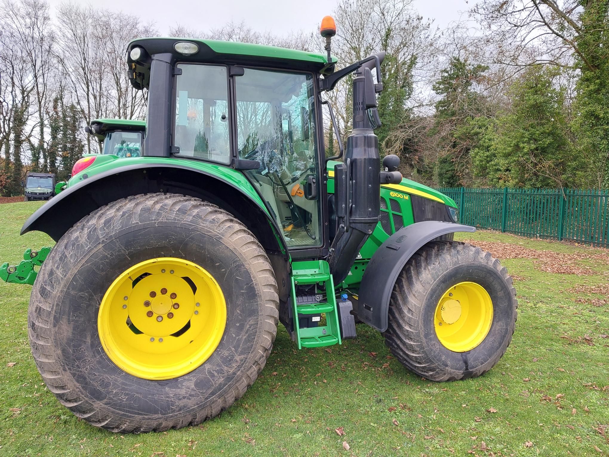 John Deere 6100M