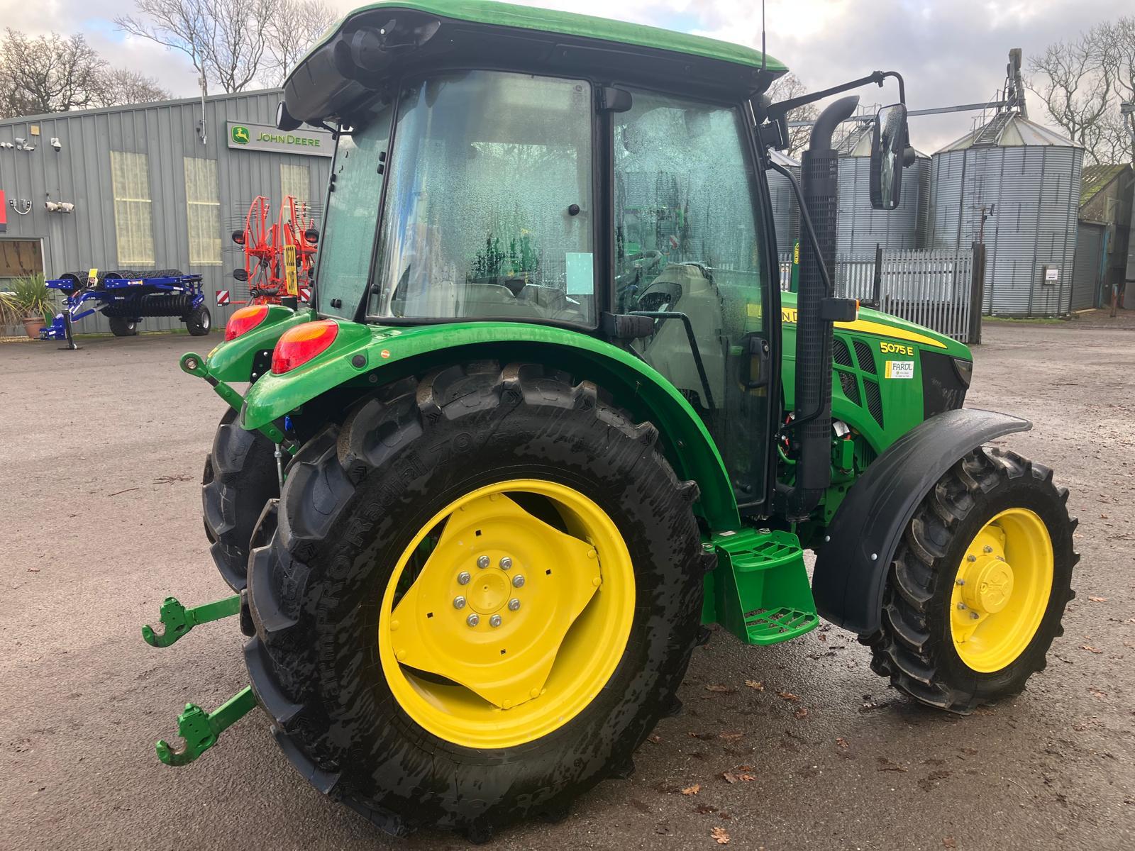 John Deere 5075E