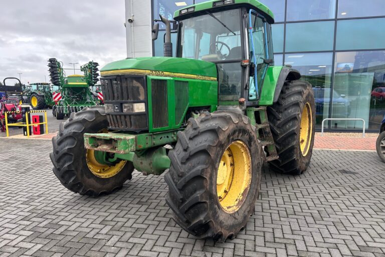 John Deere 7700