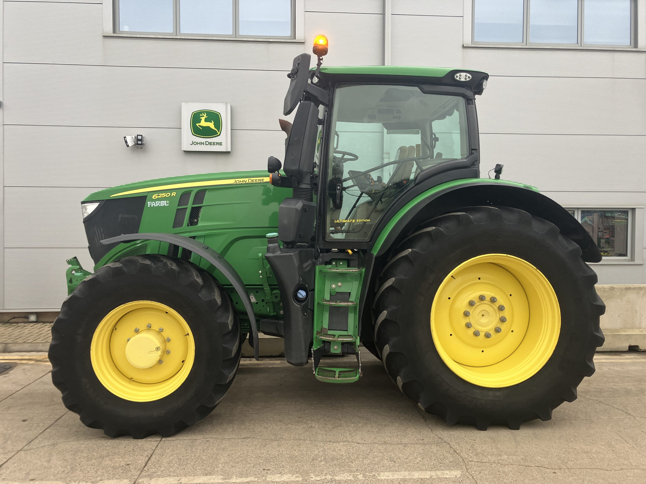 John Deere 6250R
