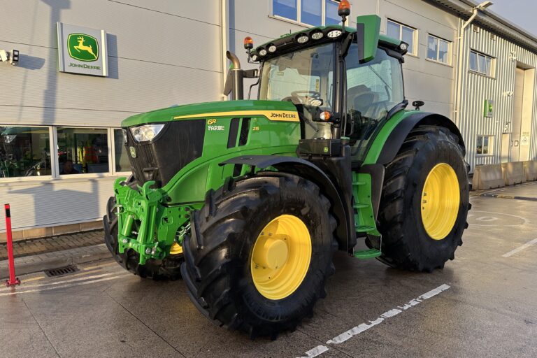 John Deere 6R 215