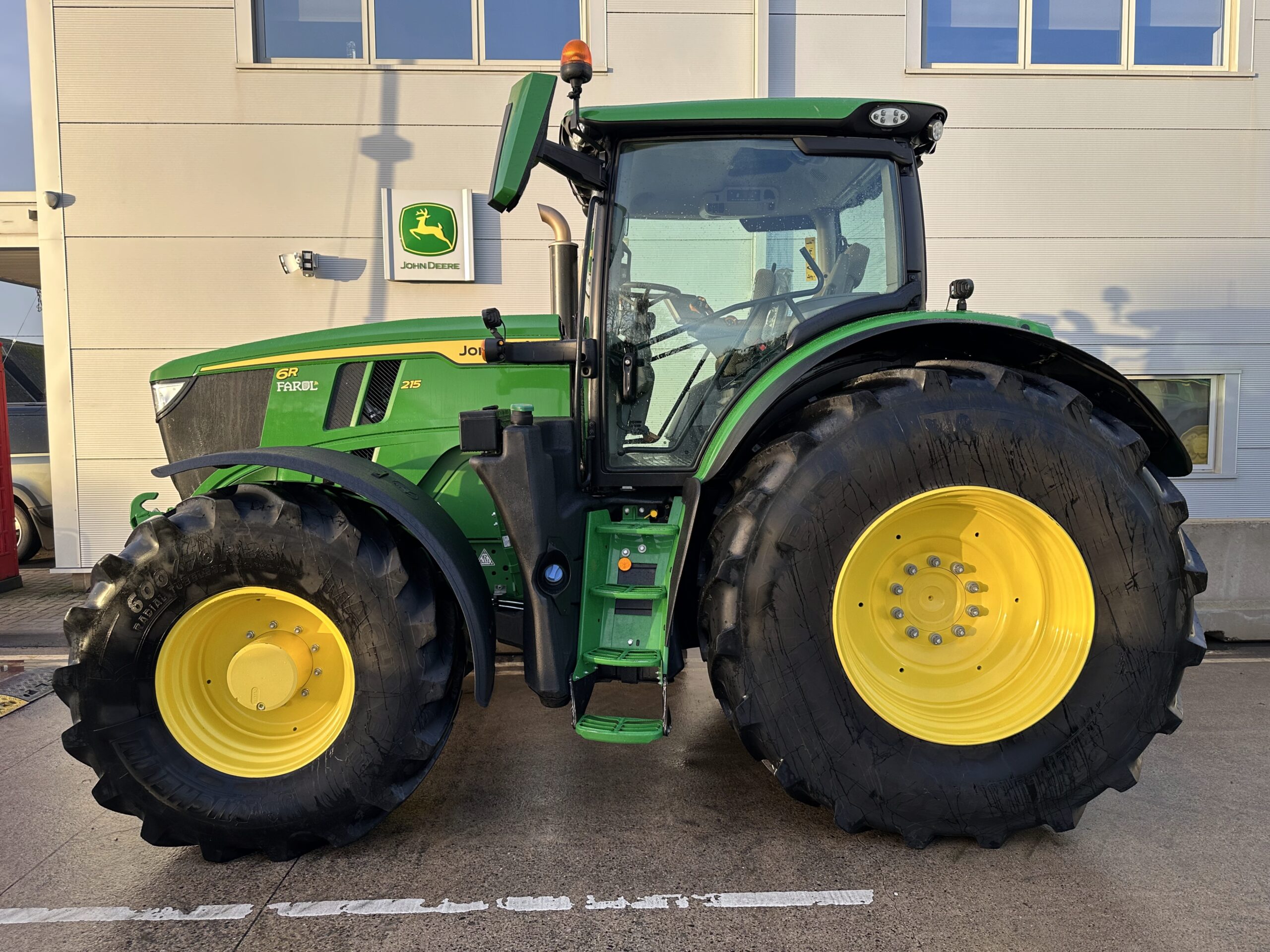 John Deere 6R 215