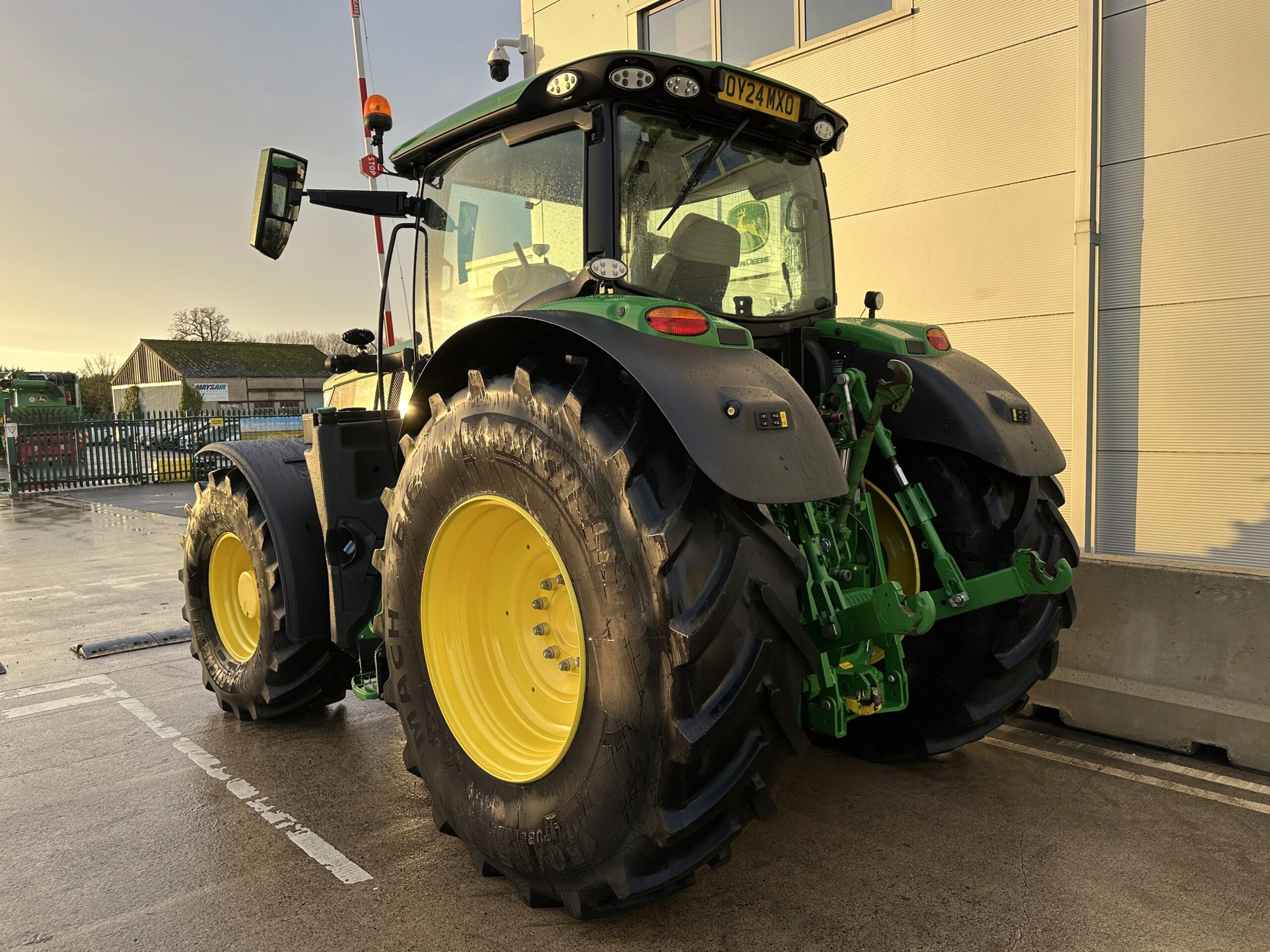 John Deere 6R 215