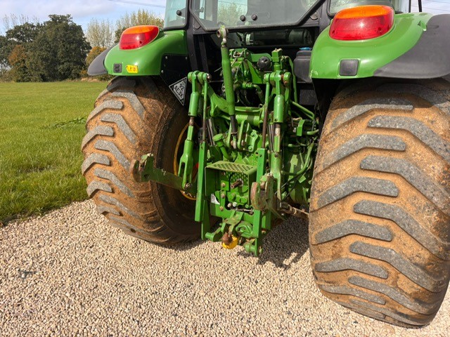 John Deere 5070M
