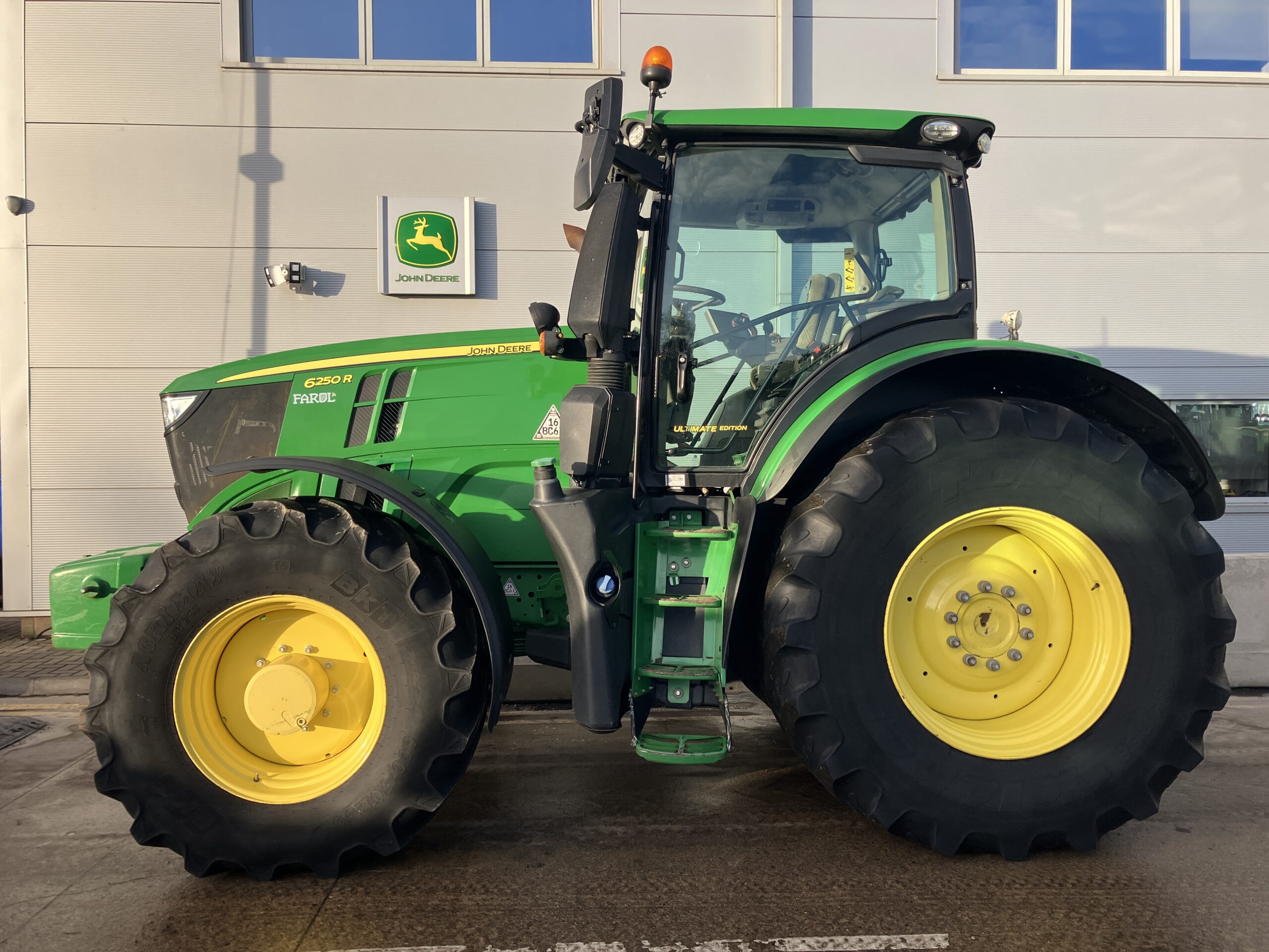 John Deere 6250R