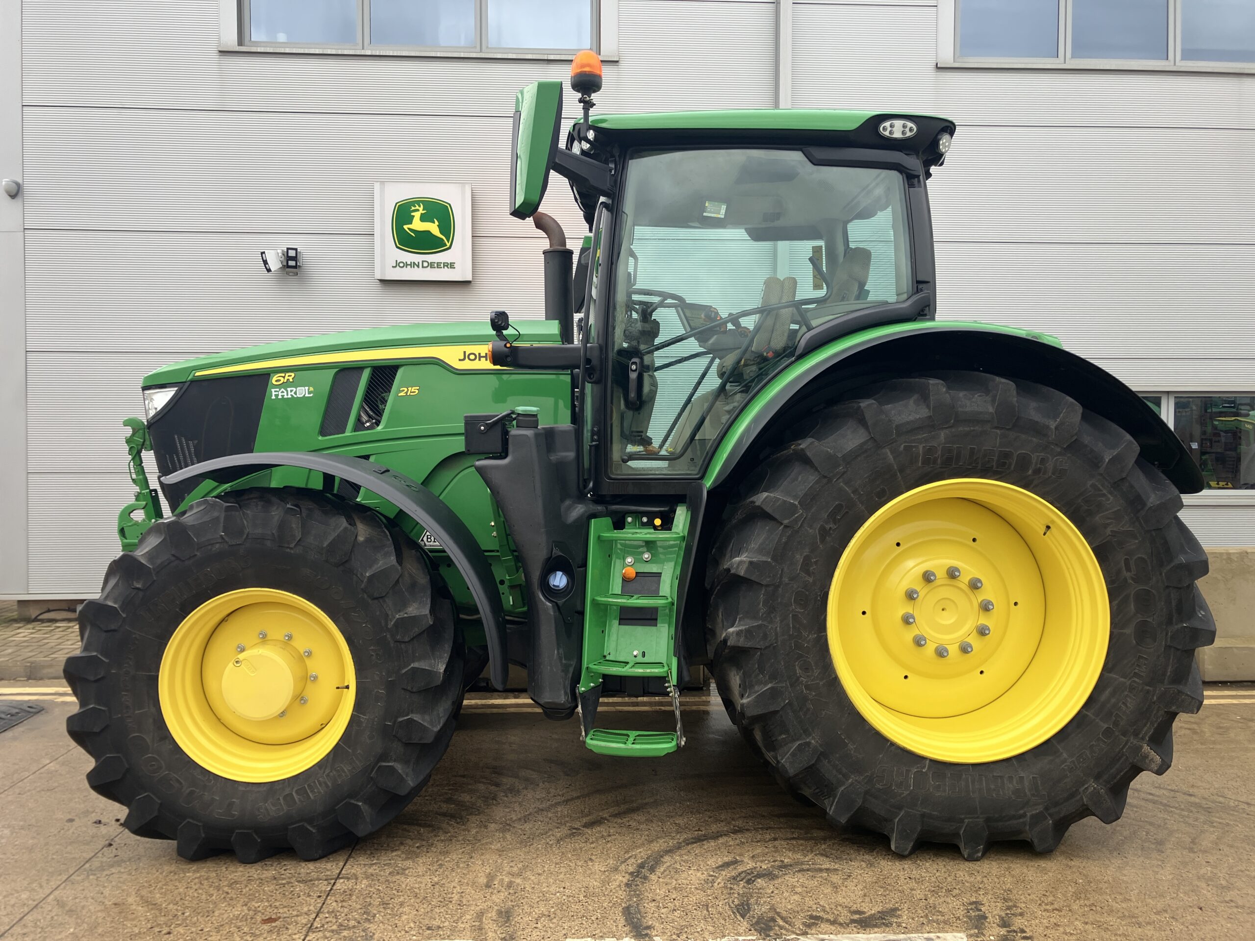 John Deere 6R 215