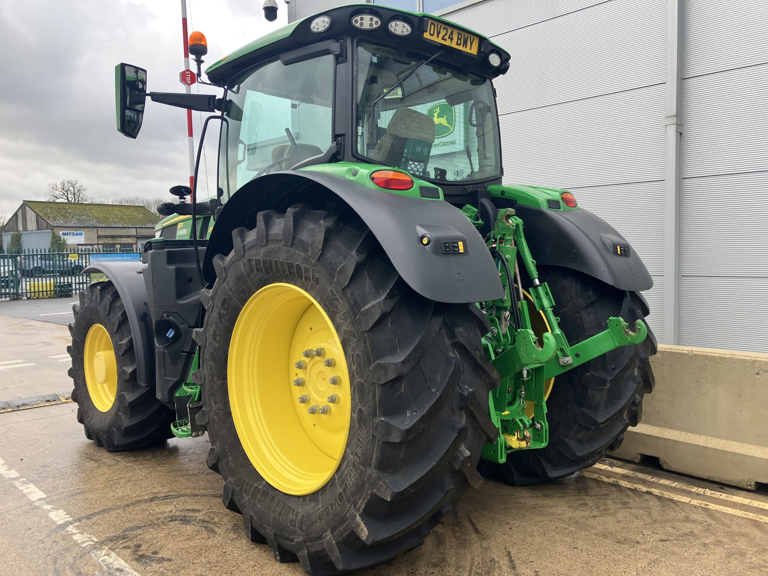 John Deere 6R 215