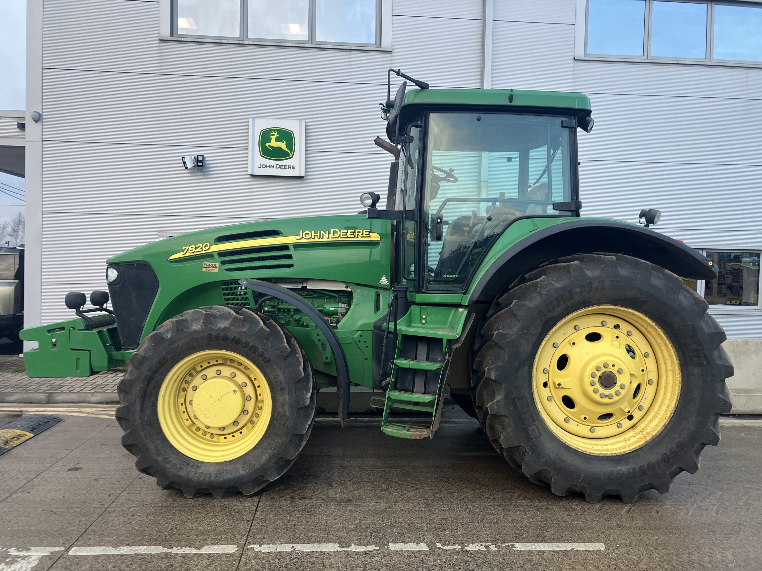John Deere 7820