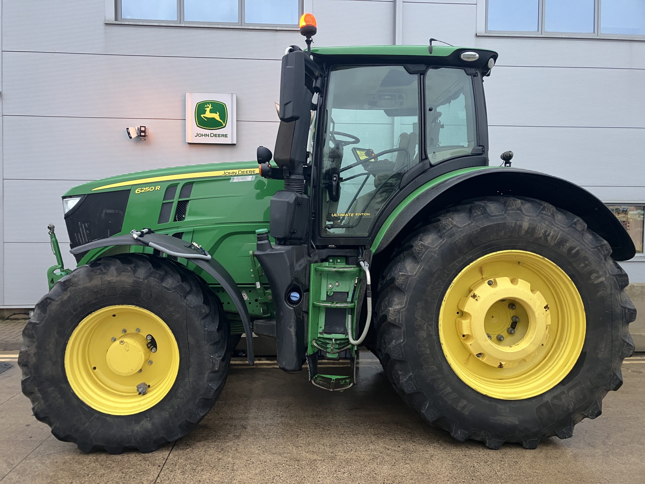 John Deere 6250R