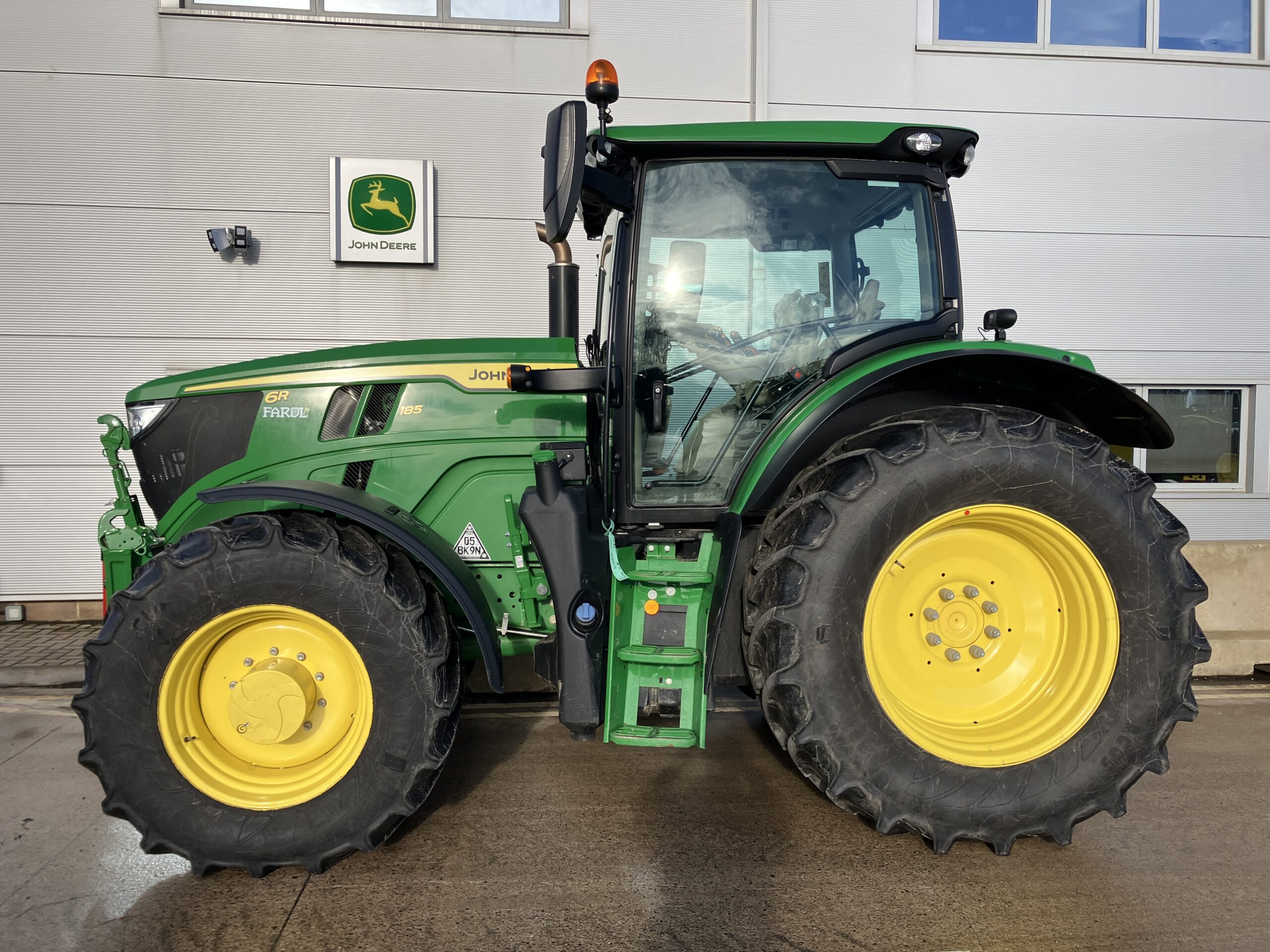 John Deere 6R 185