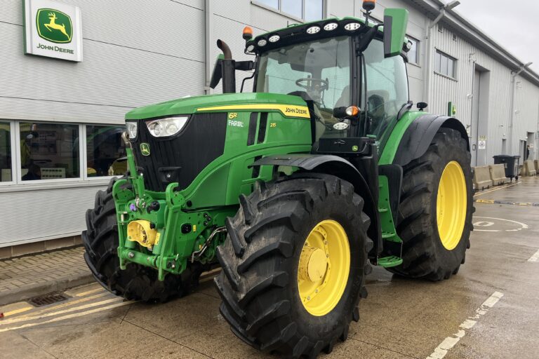 John Deere 6R 215