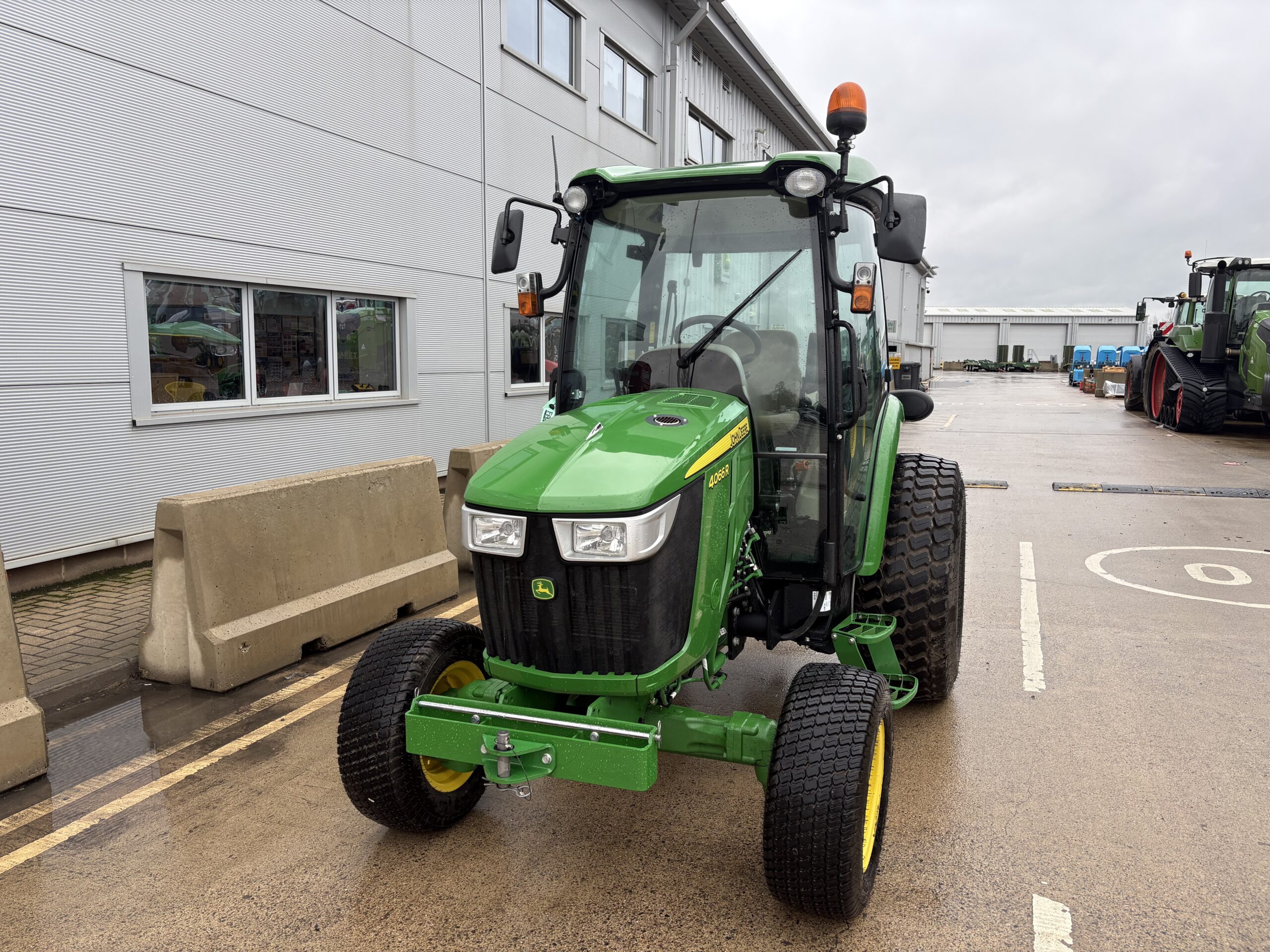 John Deere 4066R