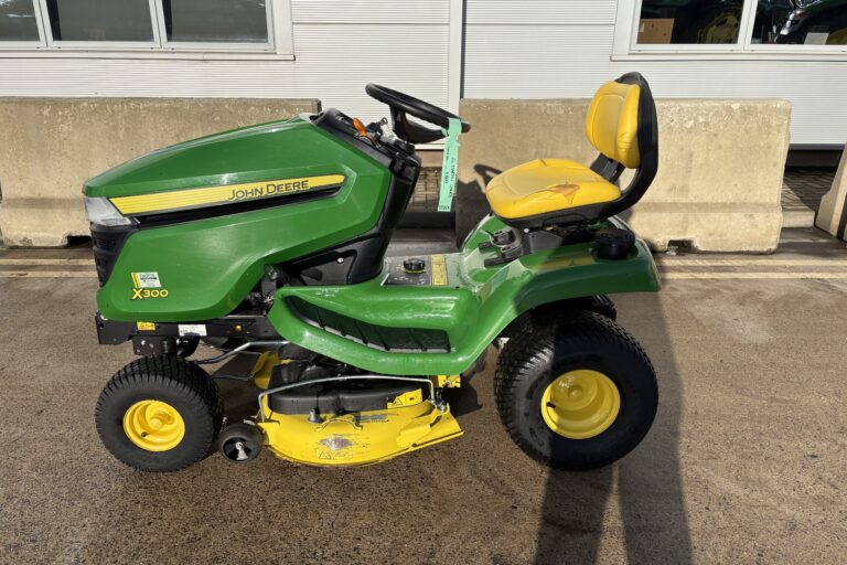 John Deere X300 Lawn Tractor (NO VAT)