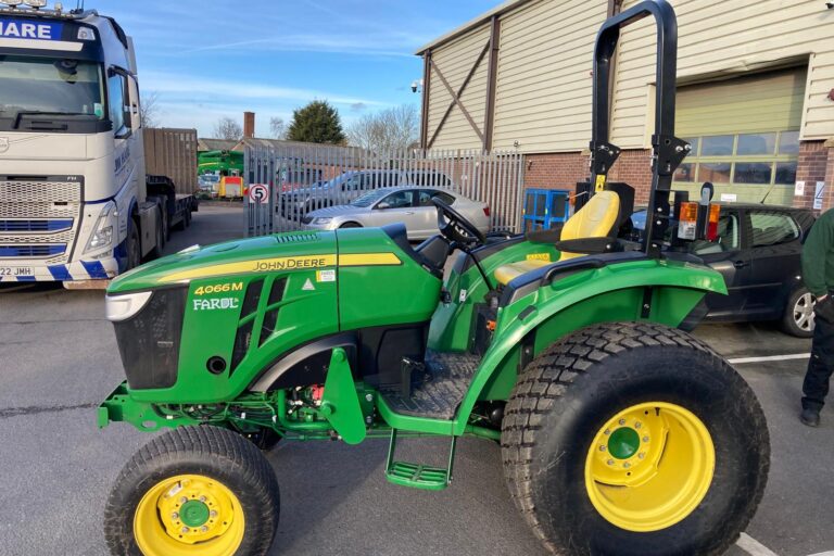 John Deere 4066M Compact Tractor C/w 440R loader